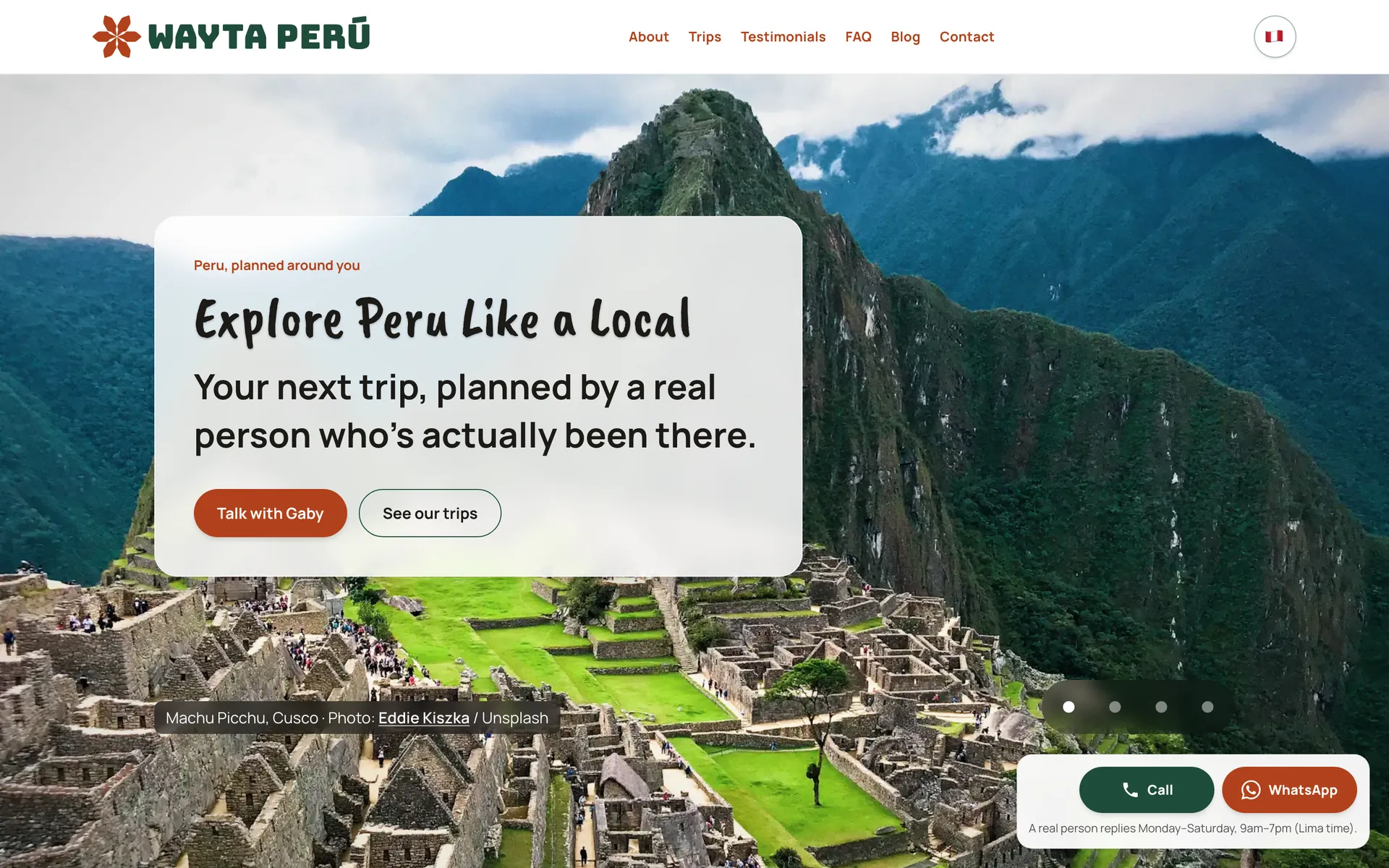 The Wayta Perú home page, a full width valley photograph under a bilingual navigation bar.